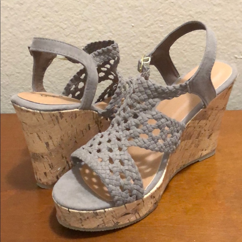 Wedge - Picture 2 of 5